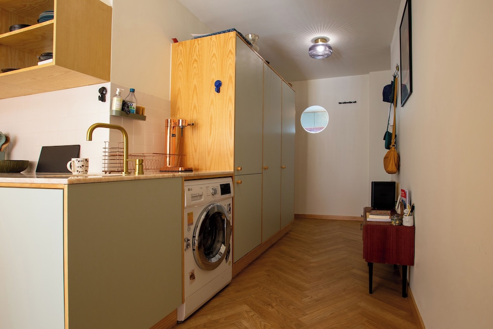 Alegr0 · 60s Chic Central Apartment w/ Garden