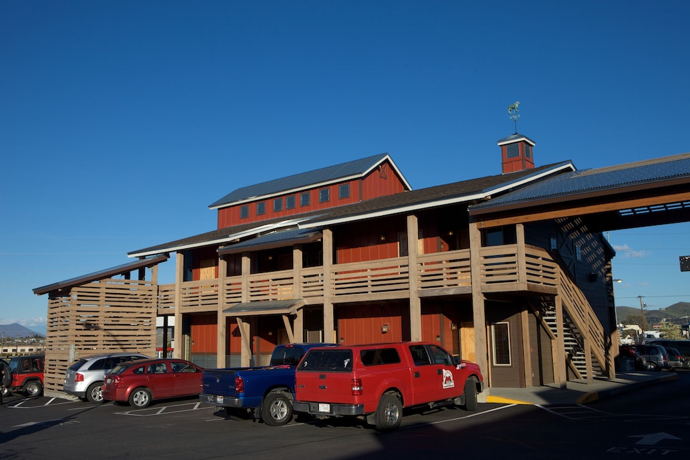 Cousins Country Inn