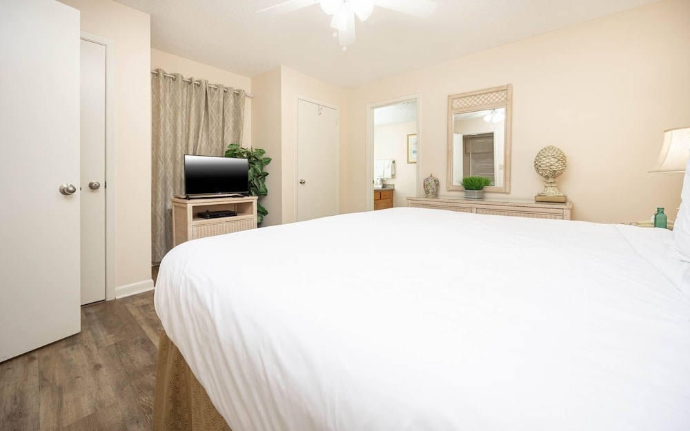 Phoenix East 704 2 Bedroom Condo