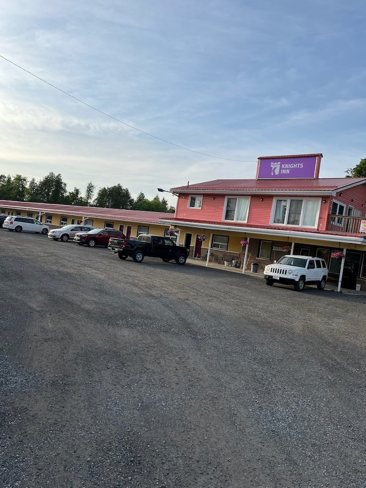 Hotel Knights Inn Cobourg - Image 1