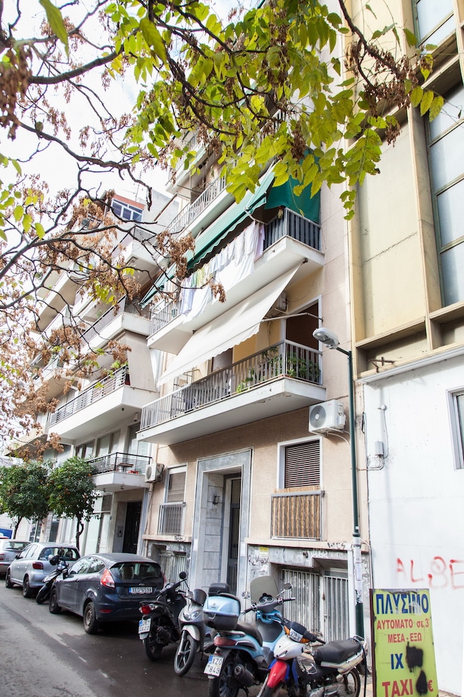 Beautiful new decorated apt in Athens