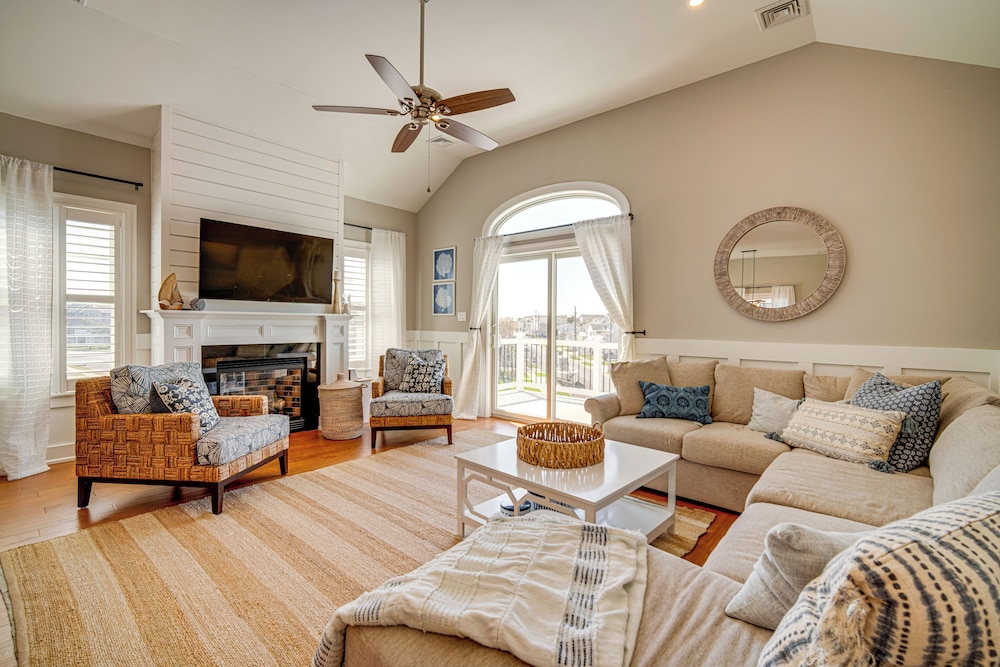 Close to Brigantine Beach: Home w/ 2 Decks