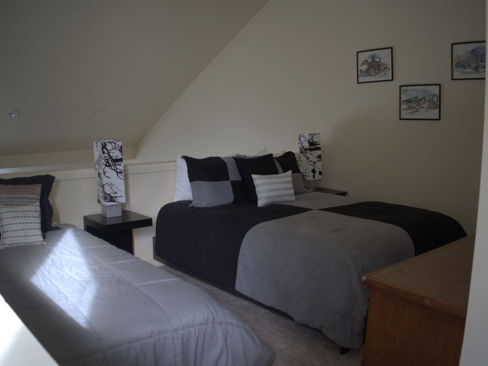White Pines Three Kings Townhome 1-Bedroom Loft - -Walk to Lifts
