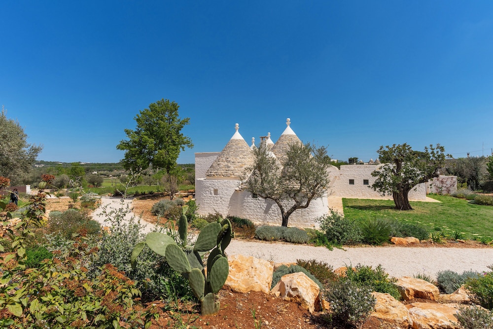 Trullo Pietra Rossa with Pool by Wonderful Italy