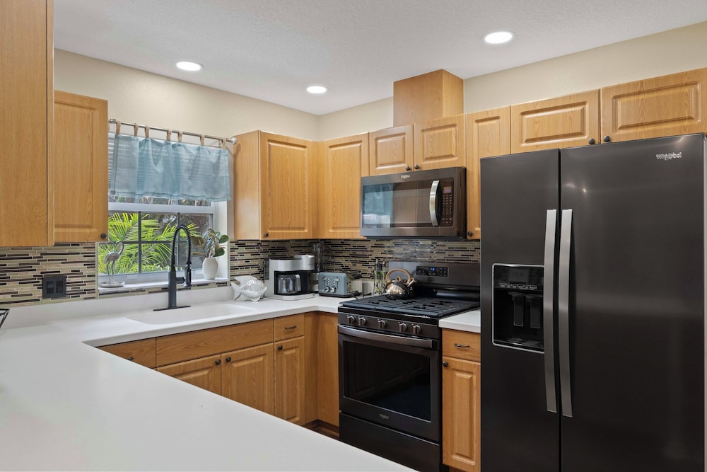 Welcoming Little Blue Lakehouse in Crystal River