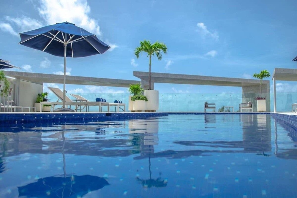 1 Br Steps From the Beach Roof w Ocean View