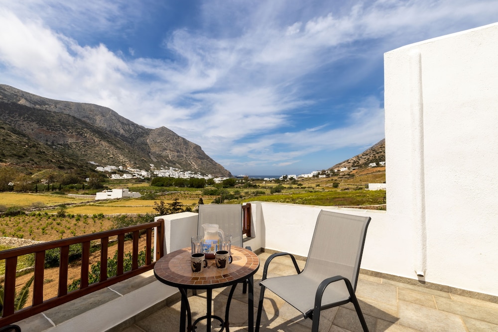 Peris Rooms view 3