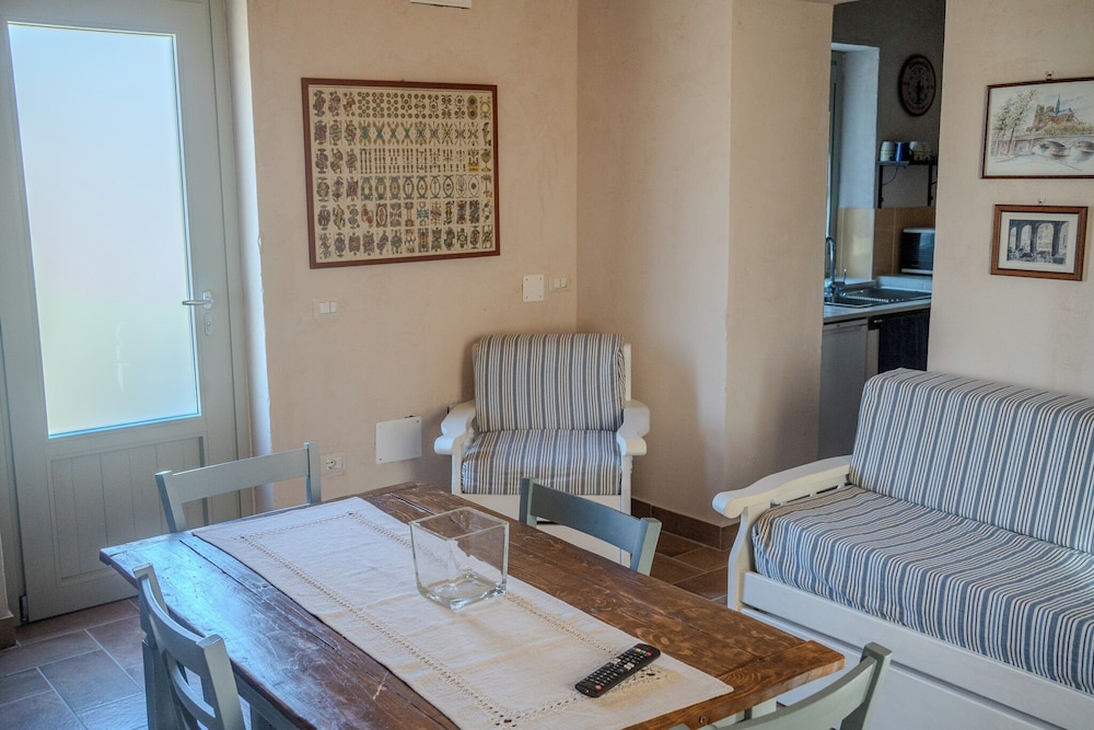 Casale nel Verde con Piscina e Vista