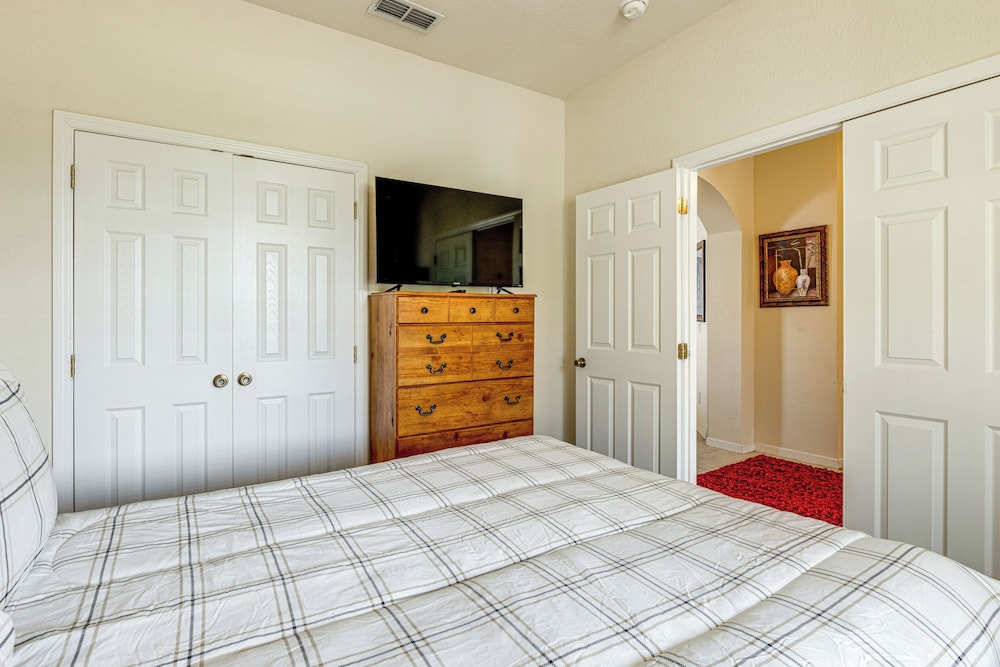 Resort Retreat w/ Outdoor Oasis: 13 Mi to Disney!