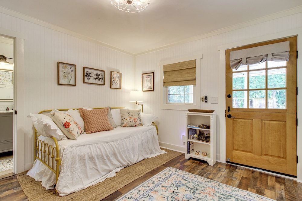Shepard Cottage Near Wilmington & Wedding Venue