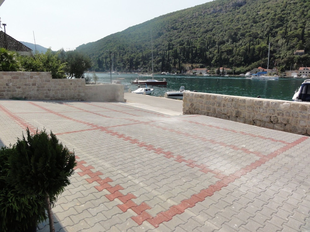 Villa Riva - Five Bedroom Villa With Pool and Sea View