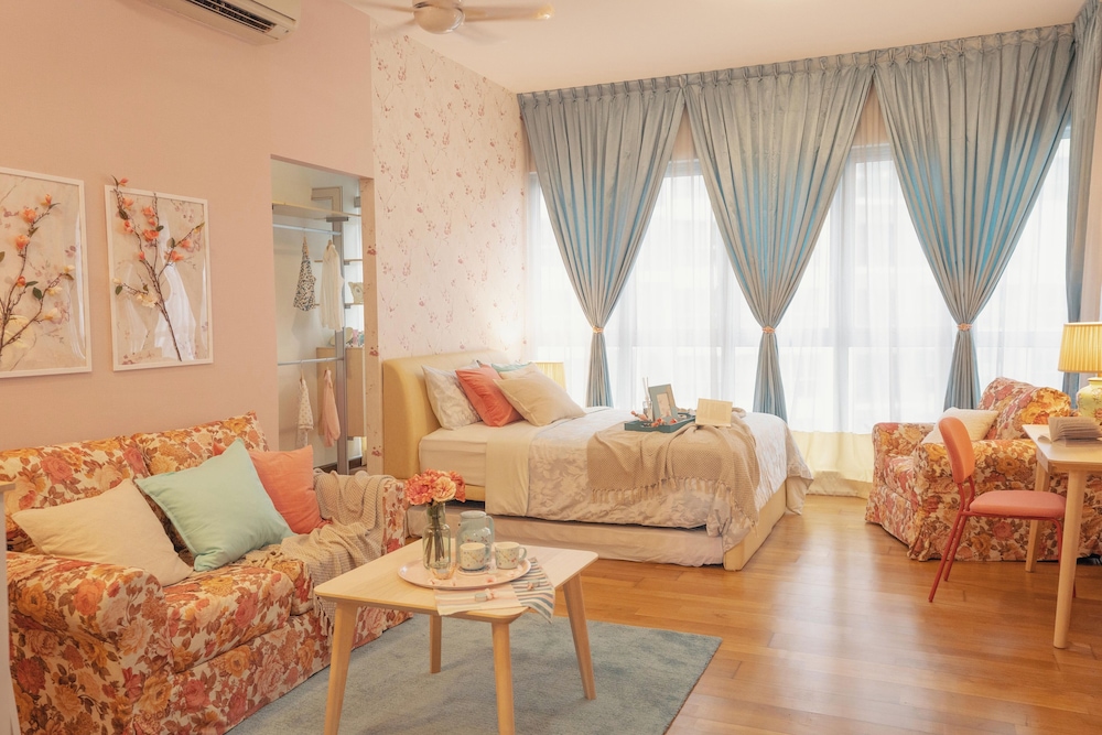 NaiBnB @ Regalia Residence