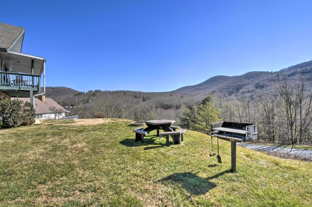 Chalet w/ Mtn Views & Golf Course Access!