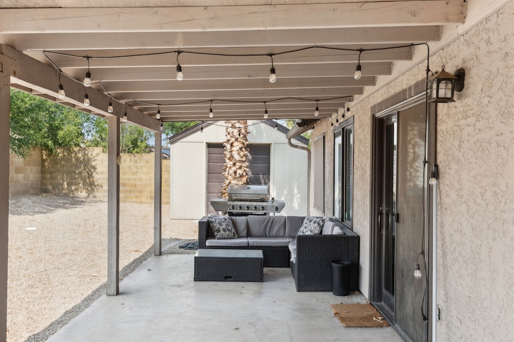 Beautifully Renovated Glendale Retreat 3 Bedroom Home by RedAwning