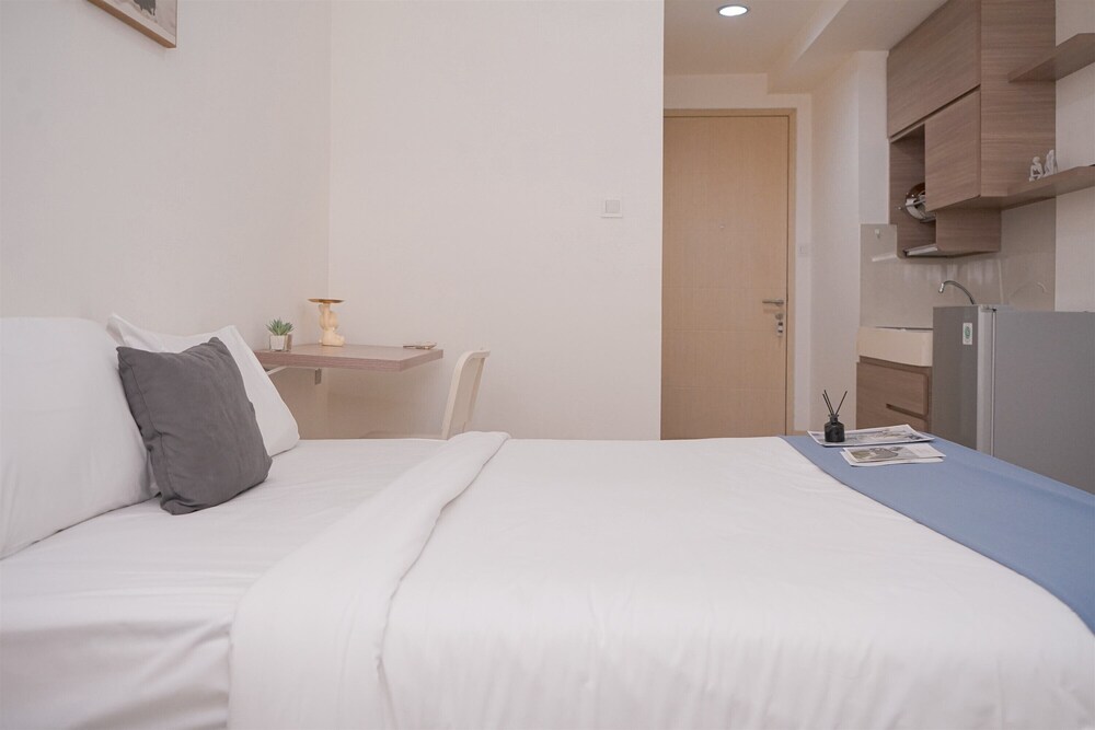 Modern And Homey Studio Apartment Tree Park City Bsd