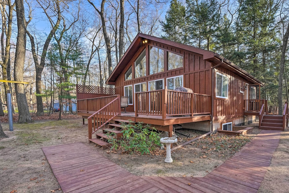 Spacious Family Escape: Walk to Lake Michigan! view 5