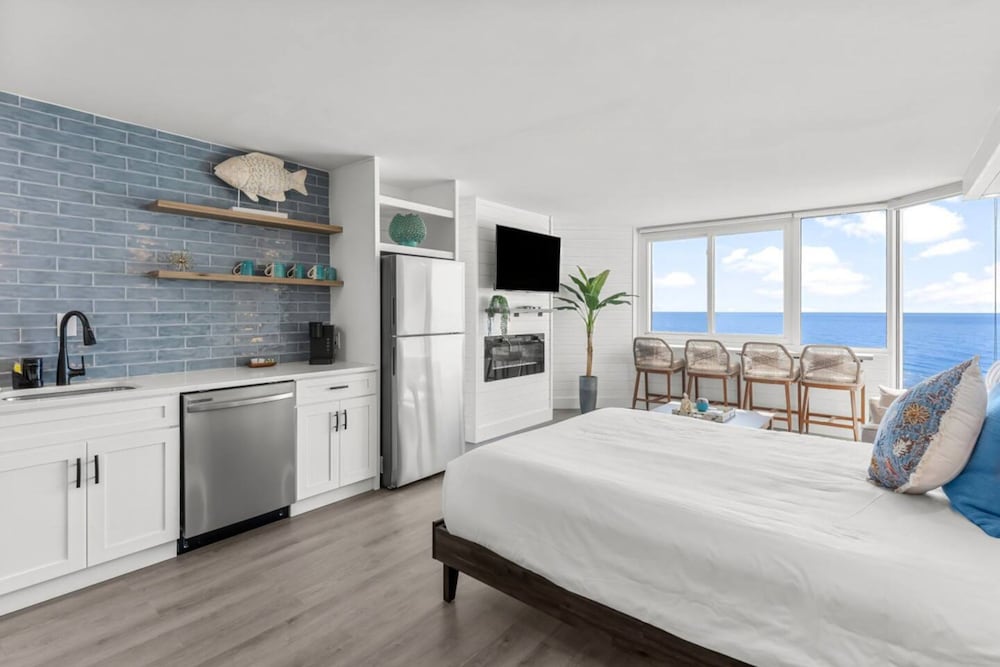 Renovated Beach Front Ocean View Condo TOG 723