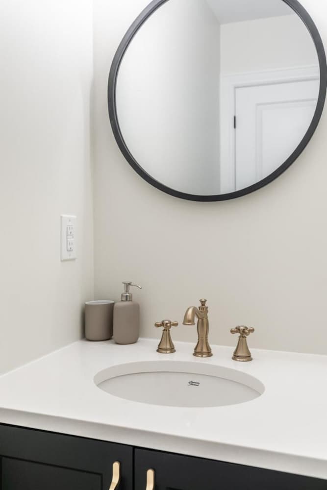 Iconic Rideau 1Bd Unit Balcony Free Parking 1