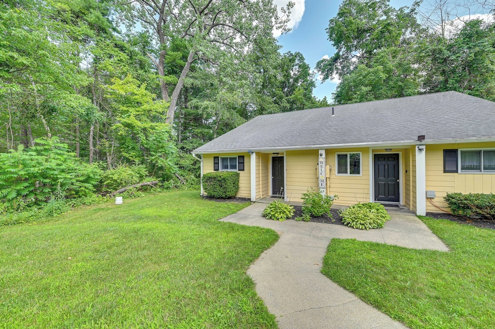 Lake George Townhome w/ Deck: 2 Mi to The Outlets! view 3