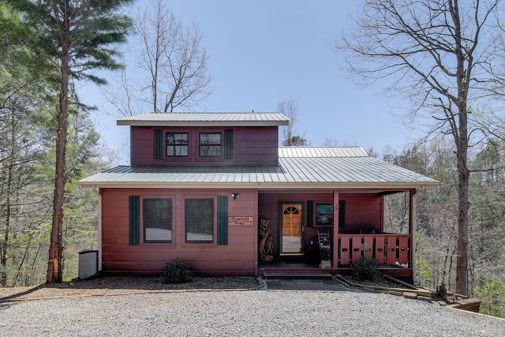 Cozy Sevierville Cabin w/ Hot Tub, Mountain Views! view 3