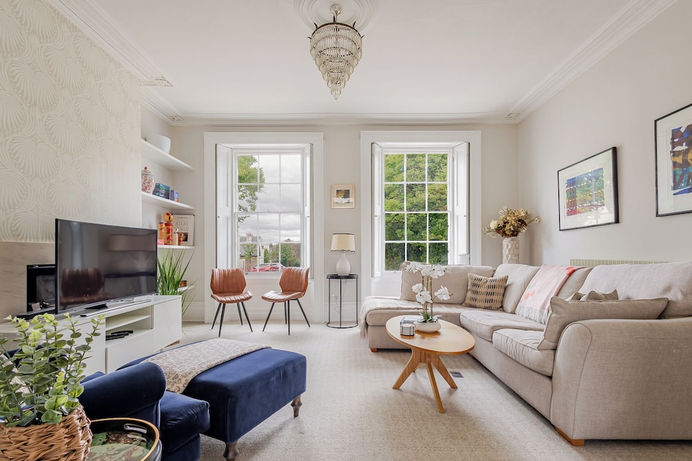 Stylish 5BD Townhouse in Leamington Spa