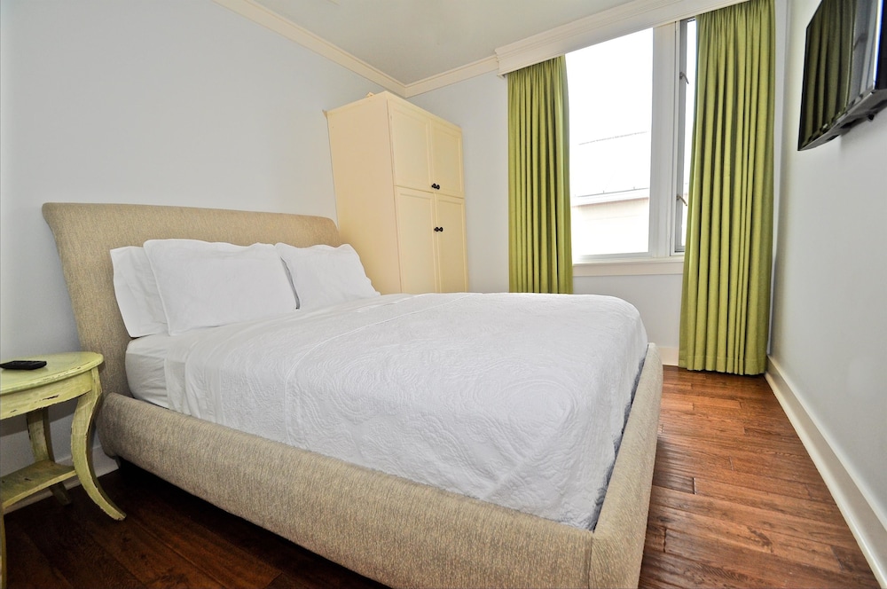 Six Palms Dreamin 2 Bedroom Condo By Coastal Dreamin view 3