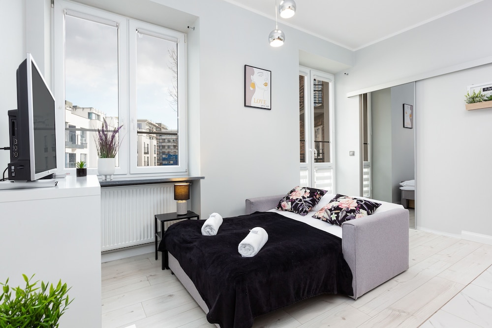 Cosy Studio With Balcony by Renters view 2