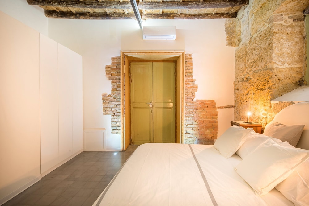 Stylish Home in Front of Casa Professa