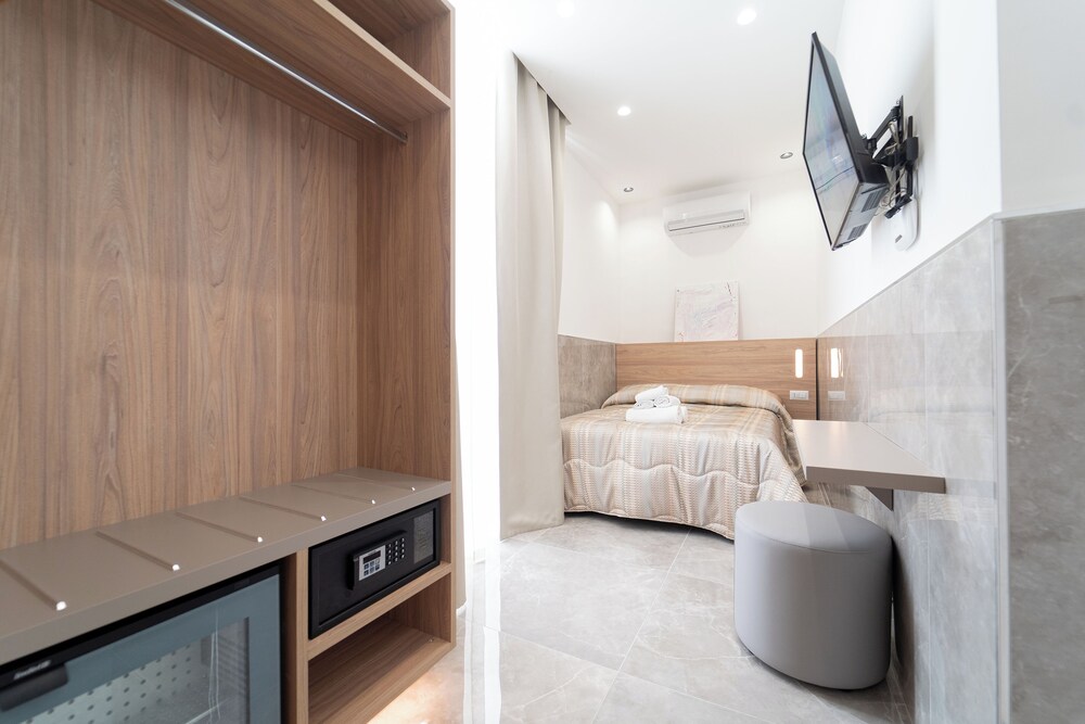 P.C. BOUTIQUE SEA VIEW NAPOLI CENTRO by ClaPa Group Dislocated Hospitality