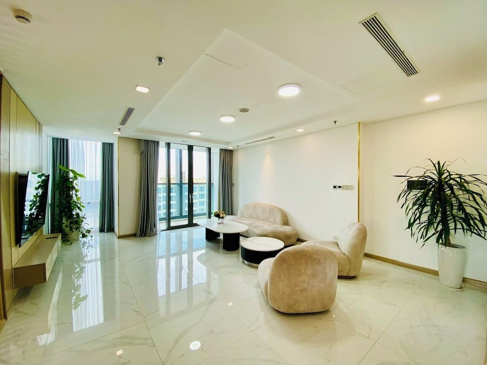 Serenity Serviced Apartments-Landmark 81