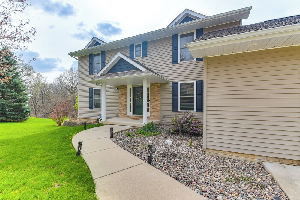 Rock Island Home w/ Private Yard & Fire Pit Table!