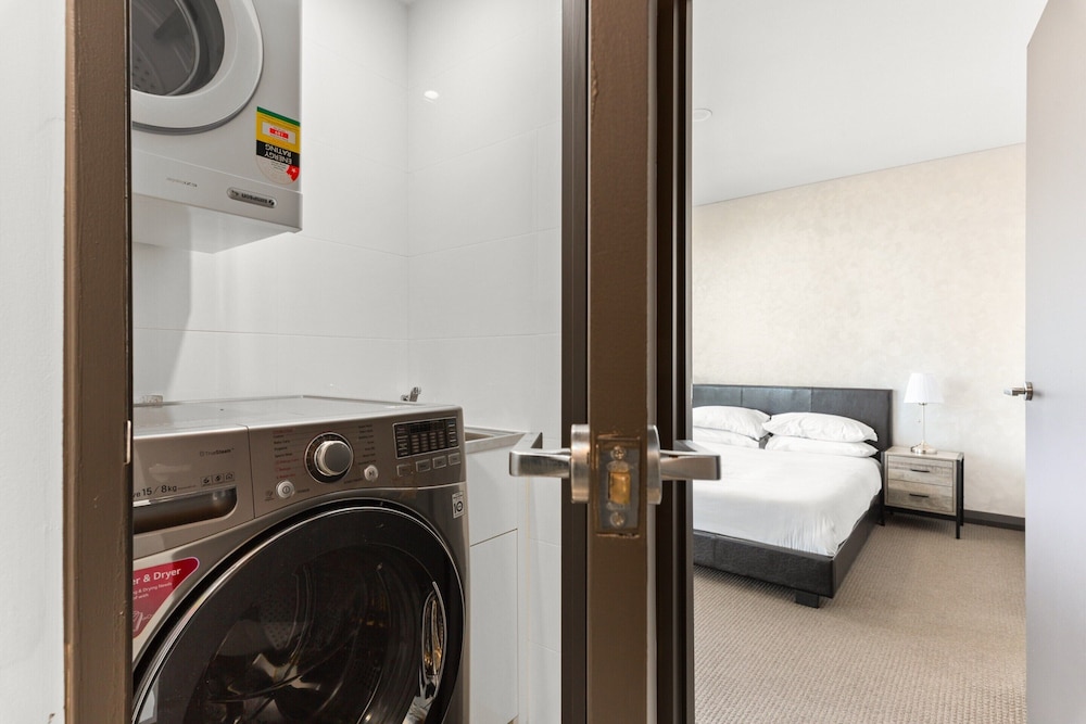 Central 2-bed With Parking & Stunning Views