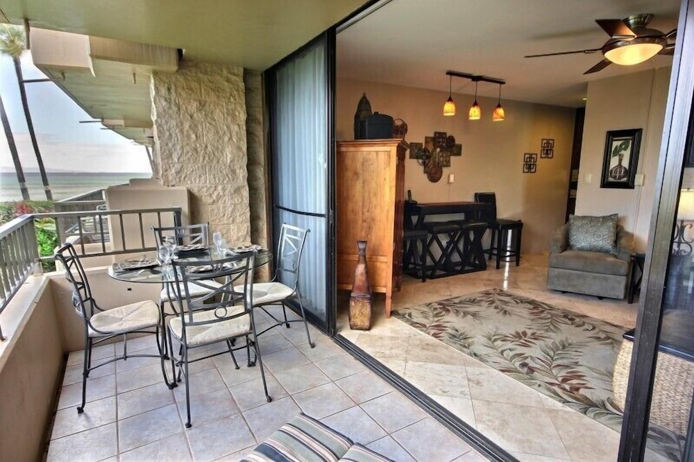 Paki Maui #109 1 Bedroom Condo by RedAwning