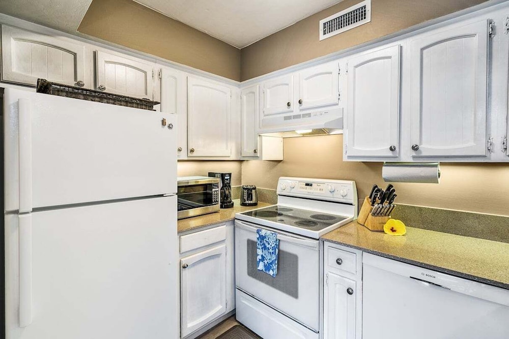 Great Location - Modern Island Condo - Vrkcv