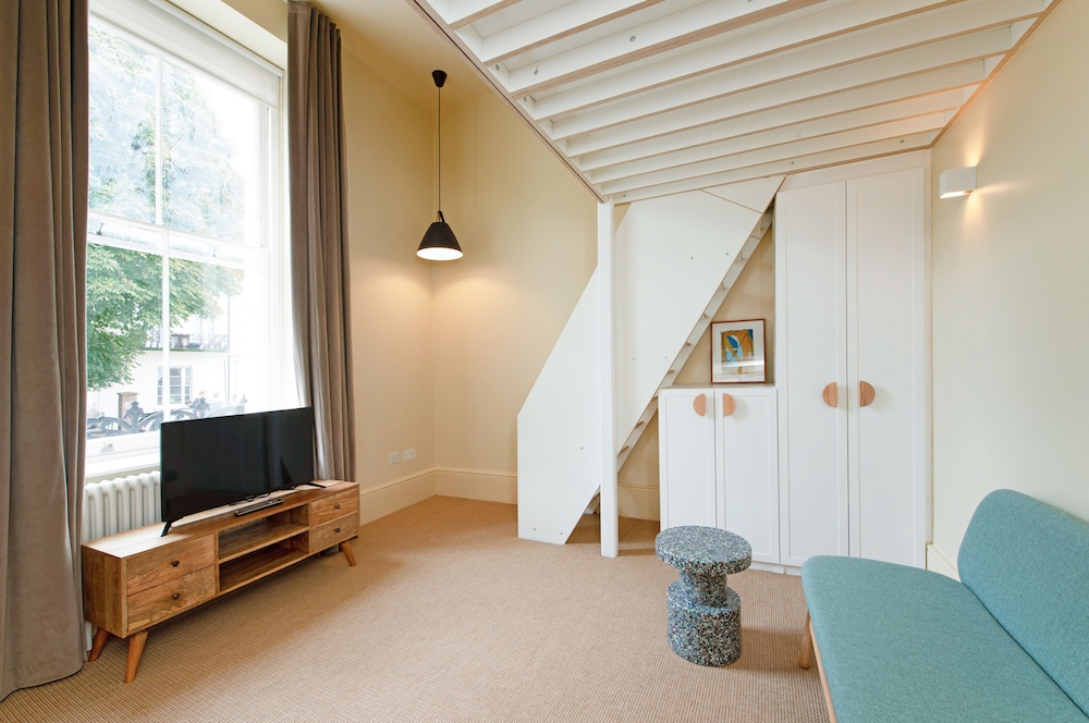 Superb Studio Apartment With Garden Views Near Camden