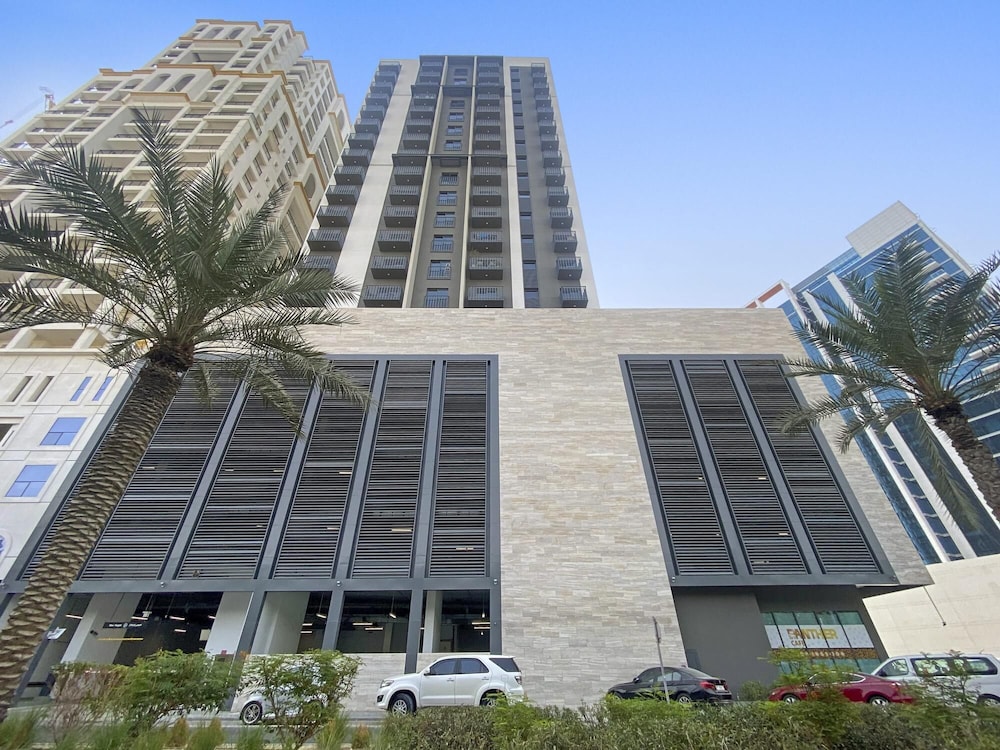 Silkhaus New Modern in JVC Convenient Location
