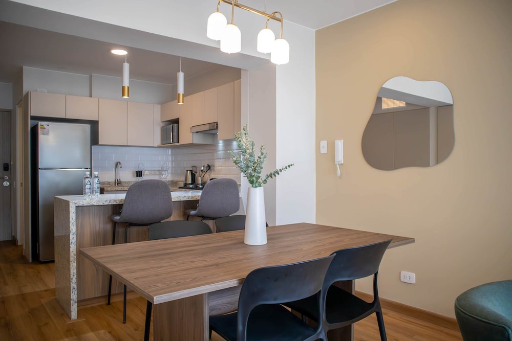 Beautiful 2BR With Fantastic Pool in Miraflores