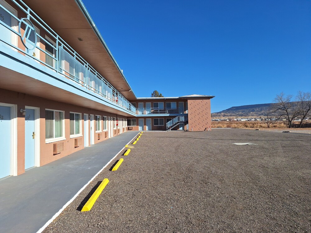 Leisure Lodge Motel