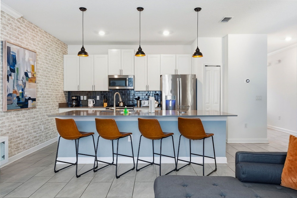 Chic 4BR Disney Retreat With Pool Mickey Rooms
