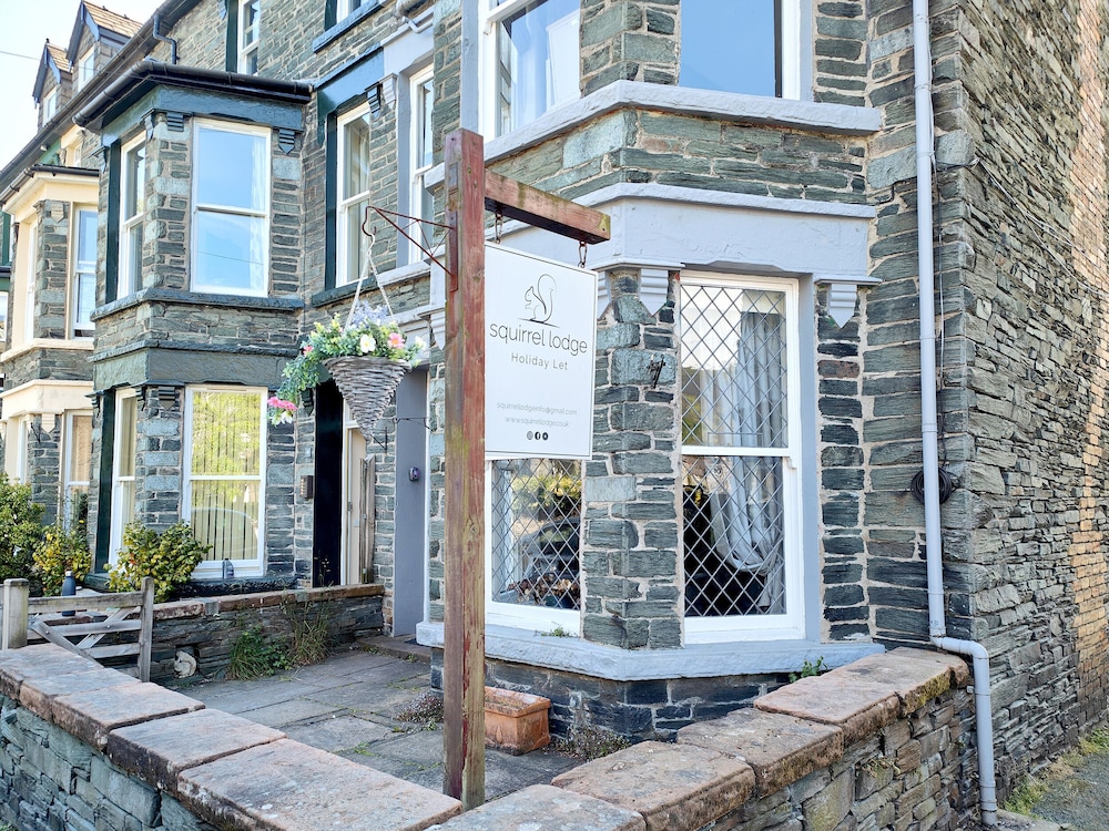 Squirrel Lodge