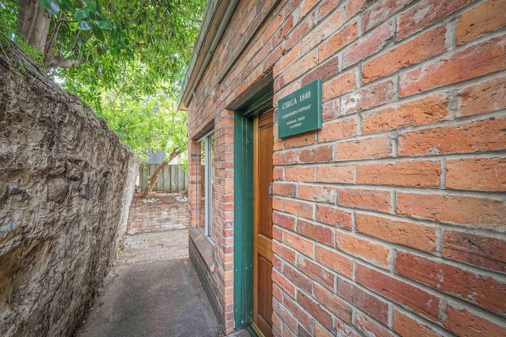 Stylish 3 Bedroom Townhouse - Hobart CBD