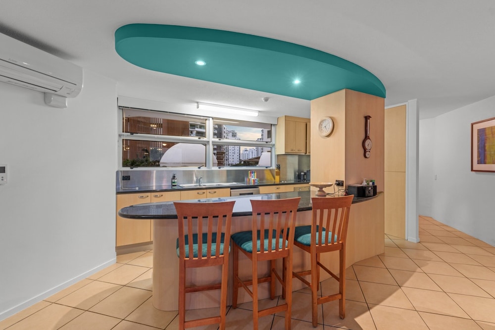 Stylish 3BR Oceanfront Stay by Mooloolaba Esp