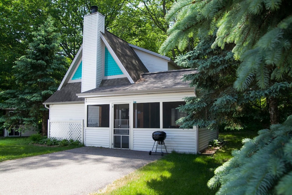 Goshorn Lake Cottages