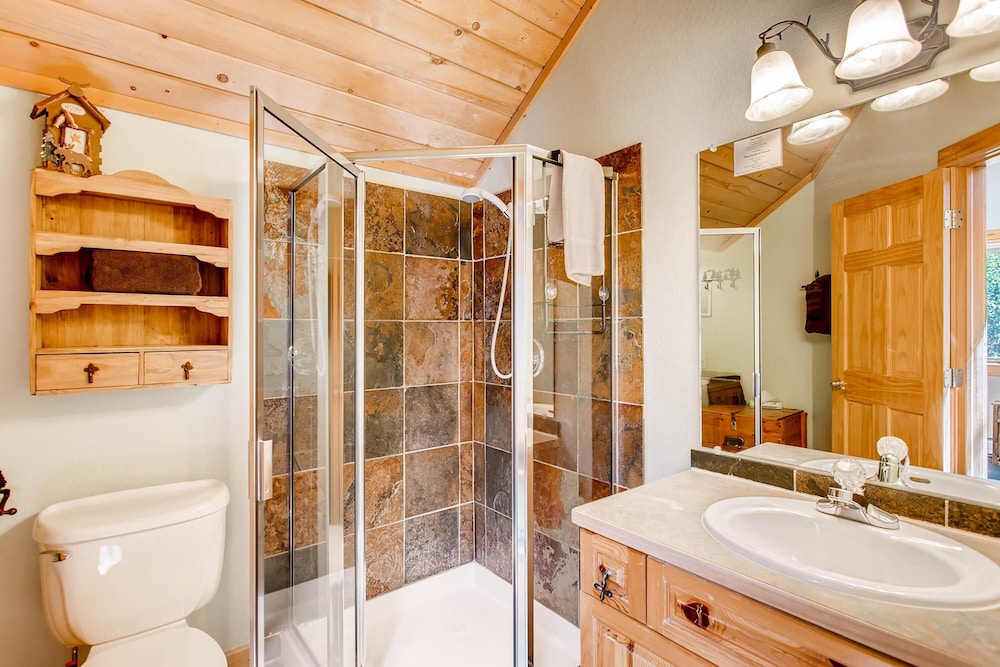 Estes Park Condos - Property Image 7