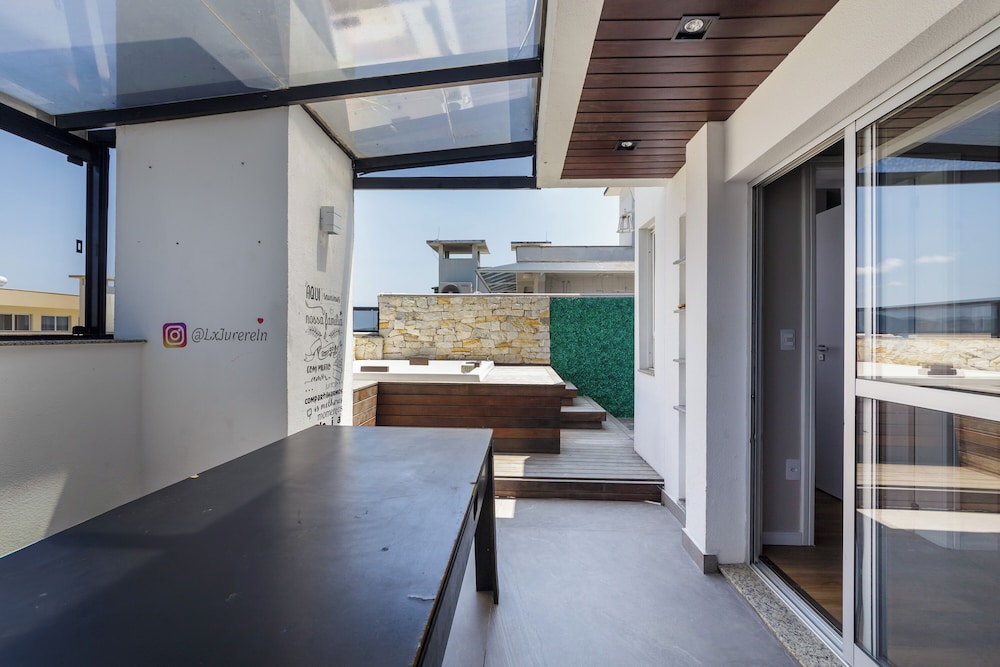 House w/ Gourmet Area, Just 10min From the sea OSH