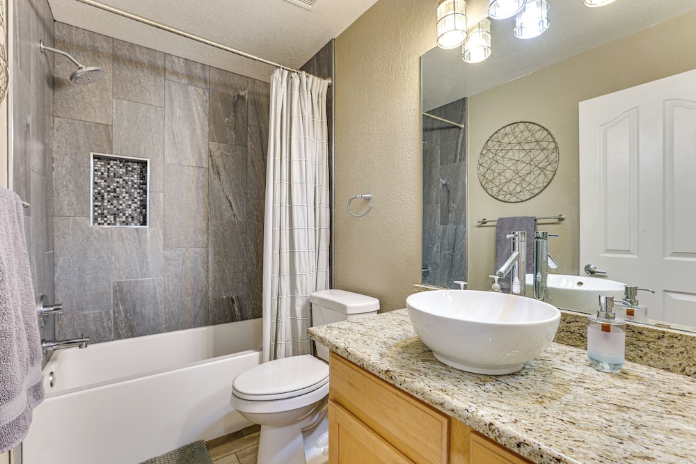Golf Getaway 1 Mi to Old Town: Pueblo Verde Condo!