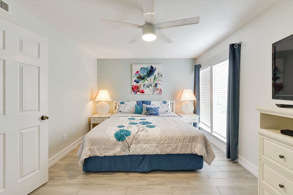 3 Mi to Siesta Key Beach: Condo w/ Heated Pool!