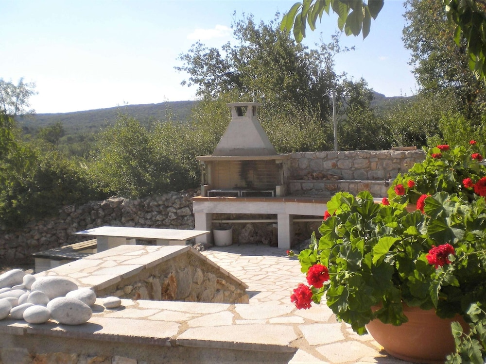 Holiday Home With Garden in Leonidio view 4