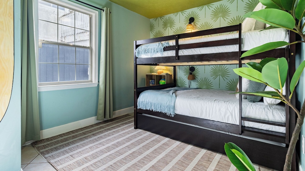 PCB Stay w/ Heated Pool, Hot Tub, Bars, Game Room & Quick Walk to Beach The Jade Oasis by Avantstay