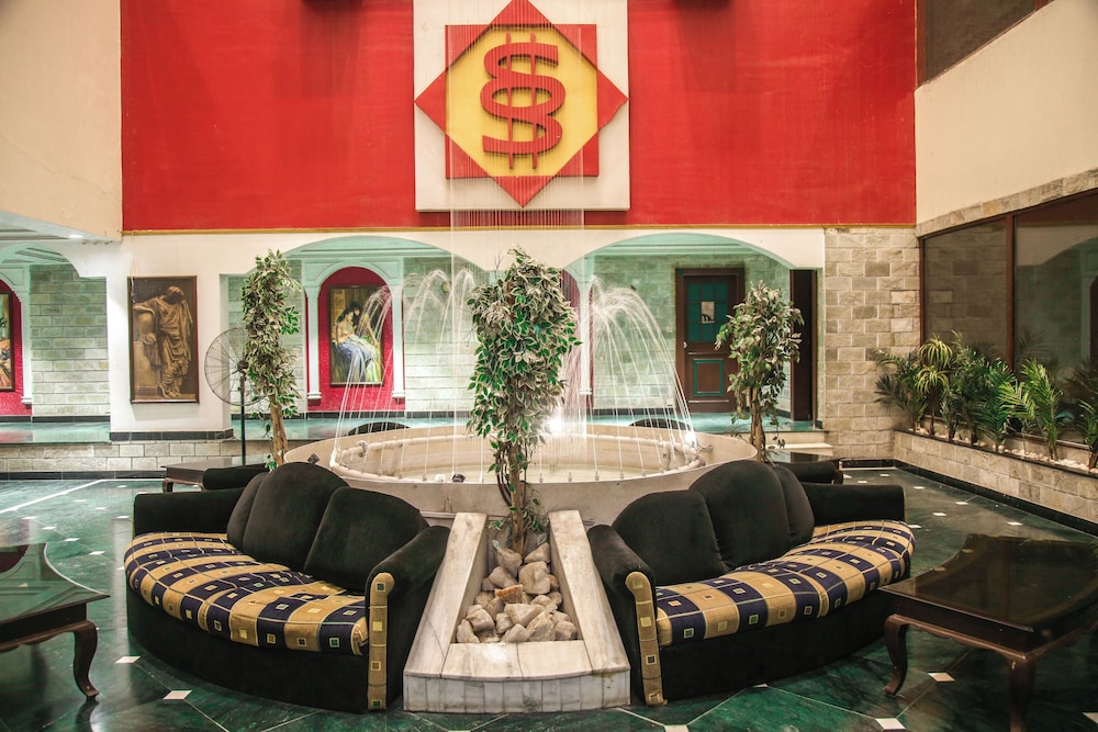 Lobby & Reception